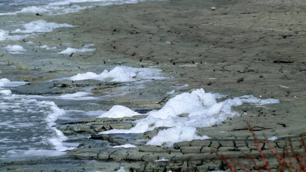 Burdur Gölü Köpük Köpük Oldu! İşte Nedeni 2